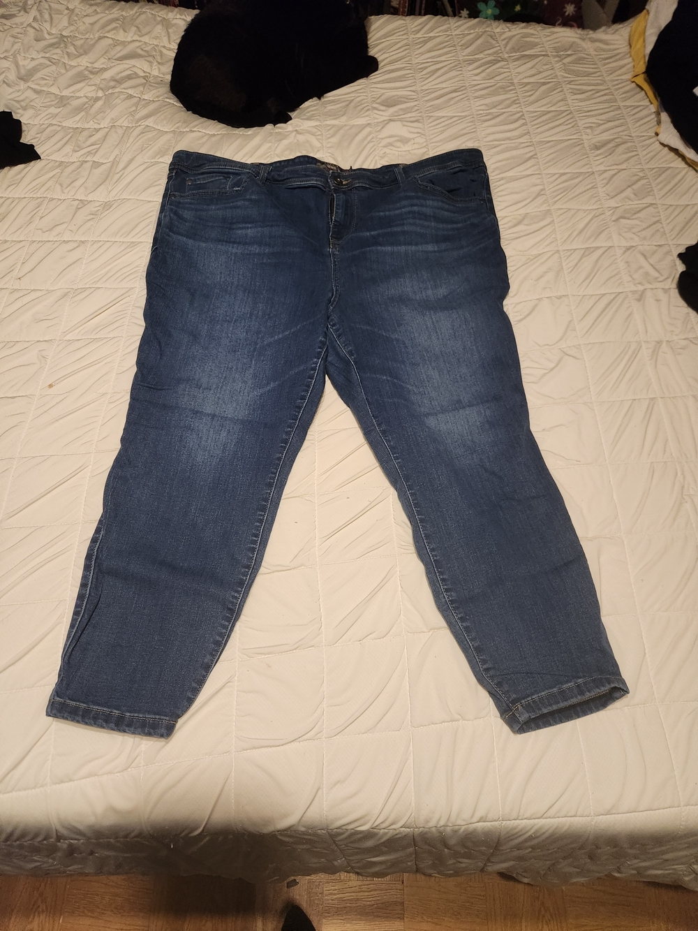 torrid Dark Blue Cropped Stretch Jeans 24S